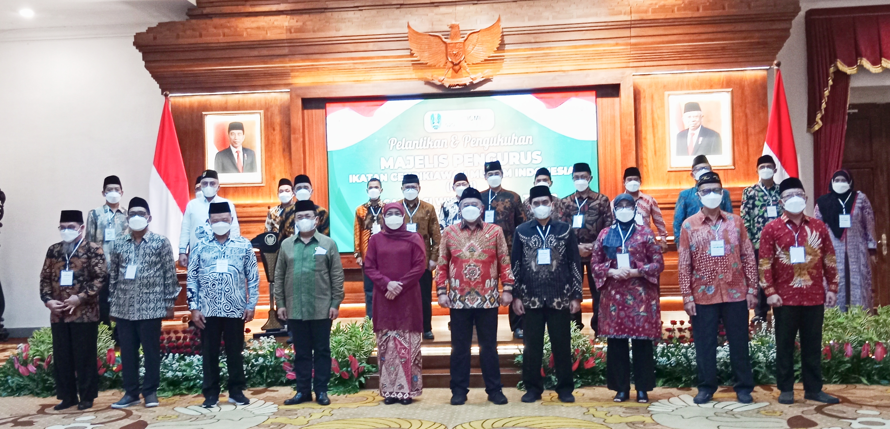 Pelantikan dan Pengukuhan Majelis Pengurus ICMI Jatim masa khidmat 2021-2026 dilakukan di Gedung Negara Grahadi, Surabaya, Sabtu (5/3) sore