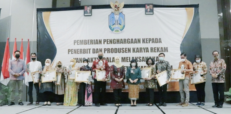 sepuluh penerbit di Jatim yang tertib menyerahkan karya cetak dan karya rekam (KCKR) yang diterbitkan