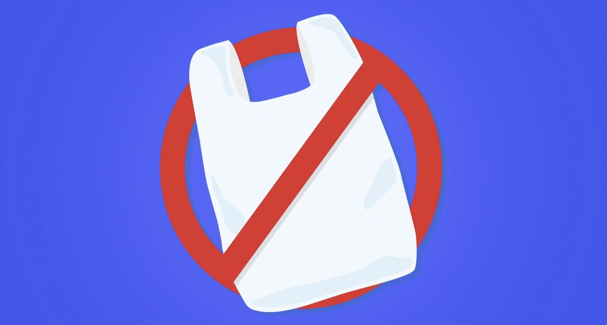 Dinas Lingkungan Hidup Kota Surabaya masih terus melakukan sosialisasi ke masyarakat dan pusat perbelanjaan tentang pembatasan penggunaan kantong plastik