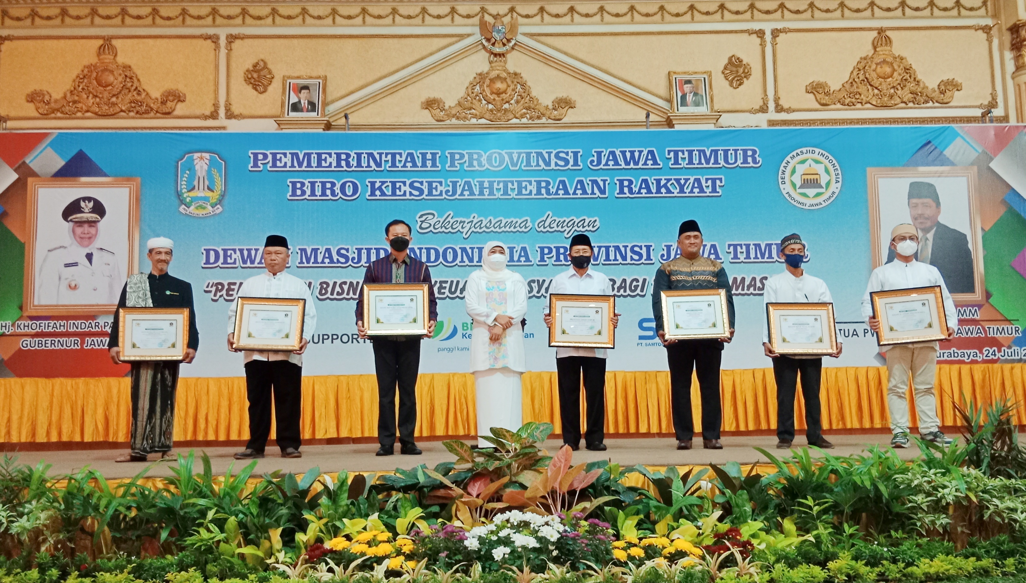Gubernur Jatim Khofifah Indar Parawansa saat pelatihan managemen bisnis dan keuangan syariah nnagi Remaja Masjid se-Jawa Timur oleh Dewan Masjid bekerjasama dengan Pemprov Jatim, Minggu, (24/7) 