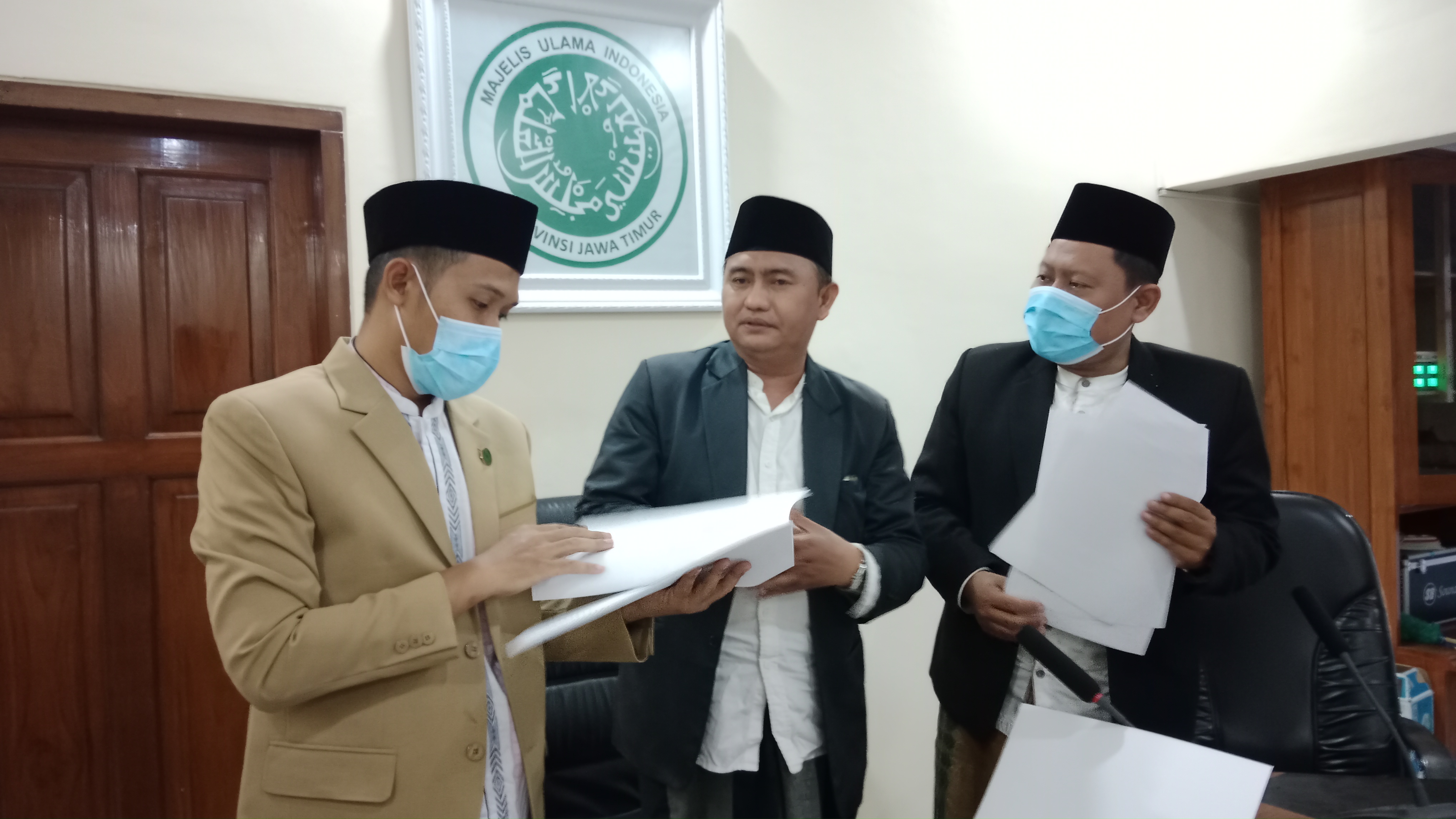 Sekretaris Komisi Fatwa MUI Jawa Timur KH. Sholihin Hasan dalam konferensi pers Kantor MUI Jatim, Surabaya, Jumat (5/8/2022) 