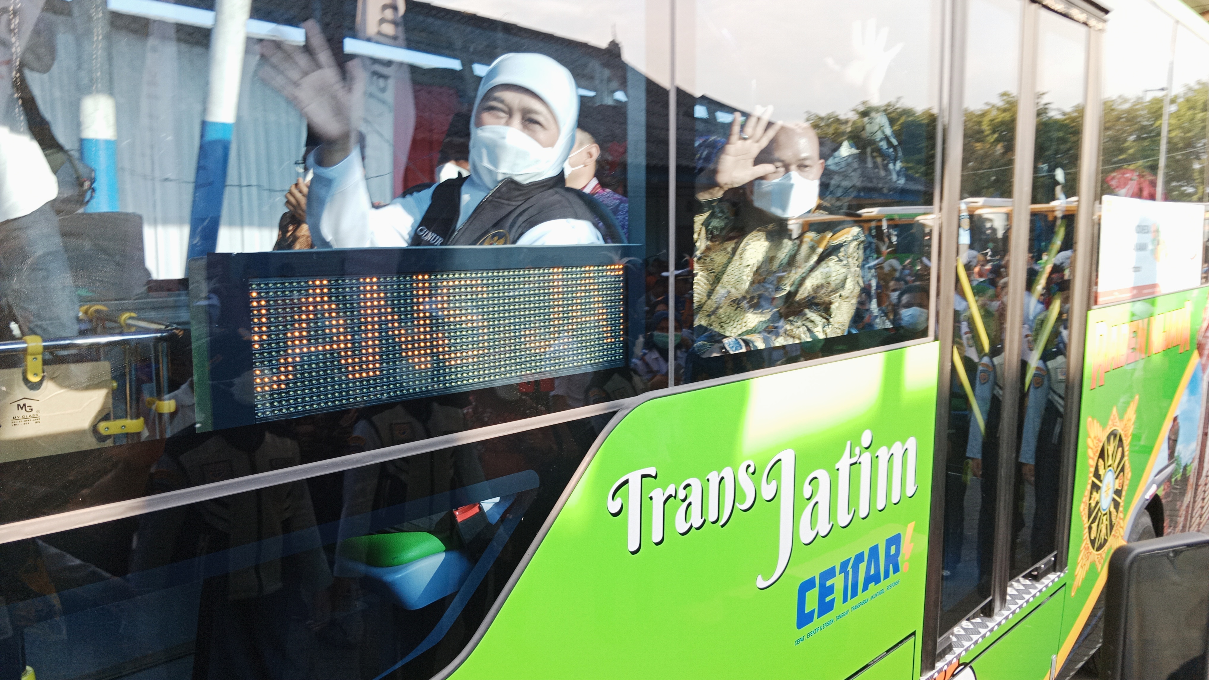 Gubernur Khofifah Resmikan Operasional Bus Trans Jatim Koridor 1