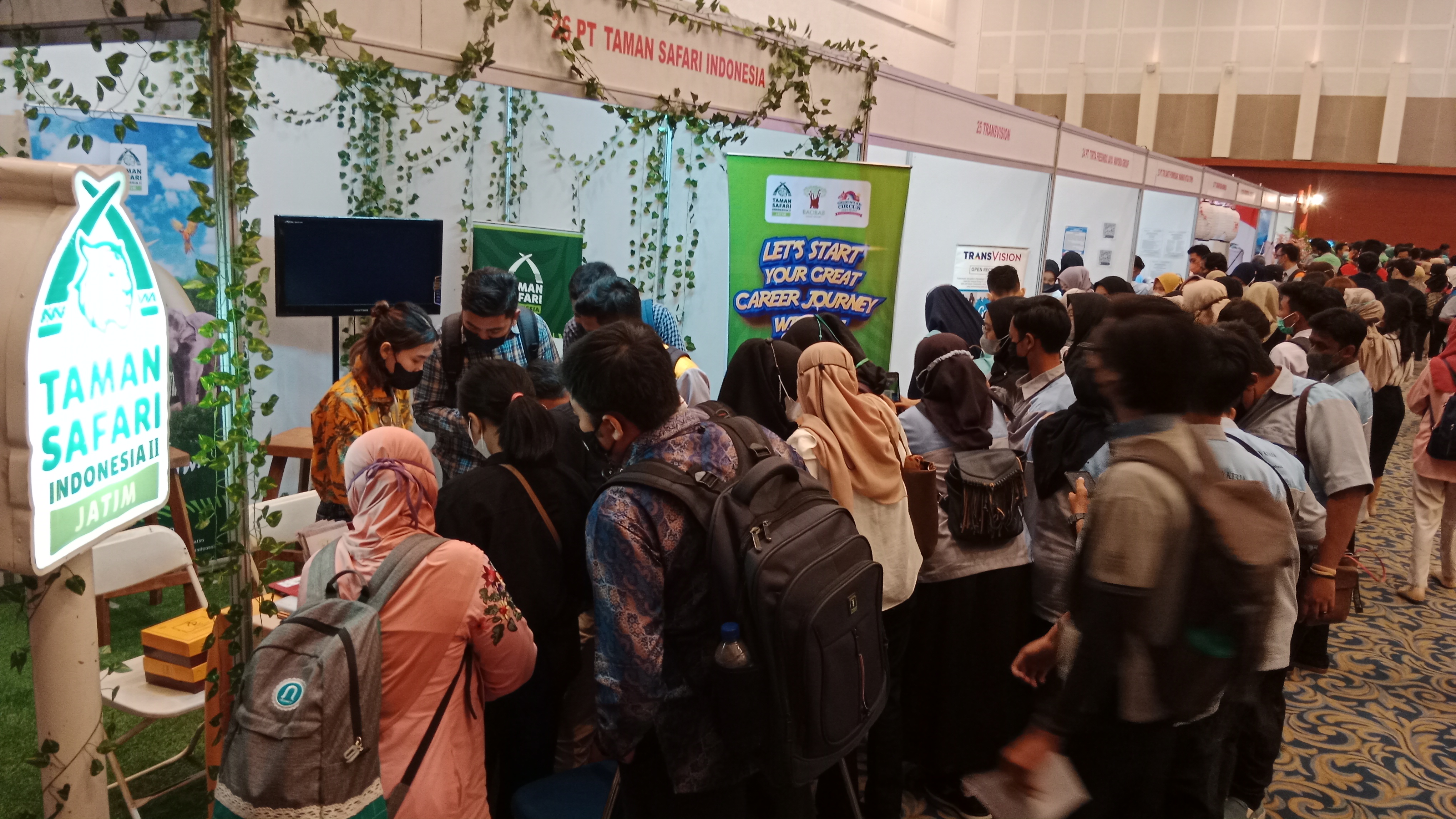 Dinas Tenaga Kerja dan Transmigrasi Jawa Timur (Disnakertrans Jatim) menggelar Pekan Pasar Kerja (Job Fair) 2022 tanggal 7-8 September 2022 di Lantai 3 Convention Hall, Grand City Mall, Surabaya.  