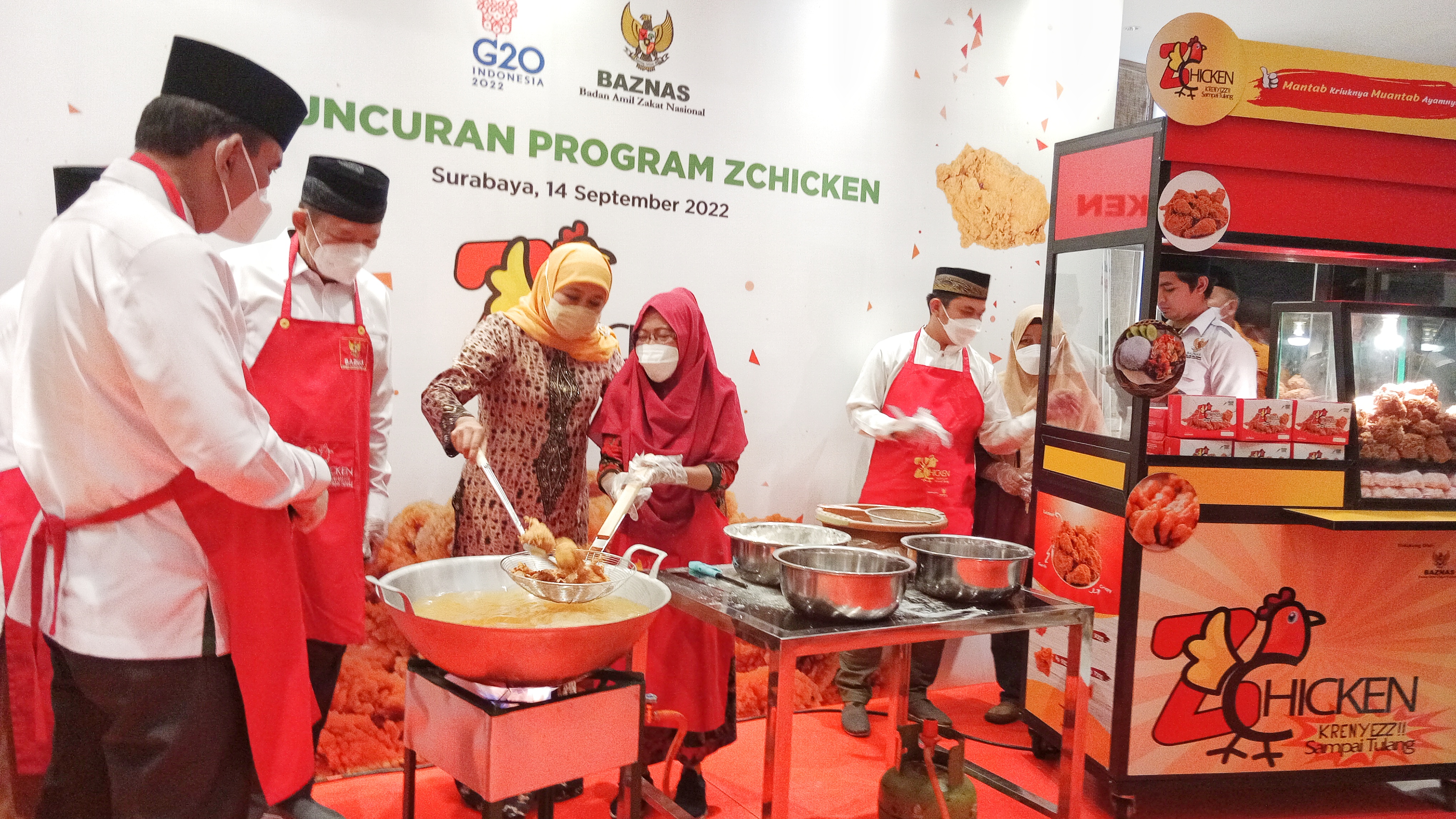 Gubernur Jawa Timur Khofifah Indar Parawansa, optimis dengan hadirnya program usaha ZChicken dari Badan Amil Zakat Nasional (Baznas) akan mampu menjadi bagian penguatan ekonomi di Jatim.