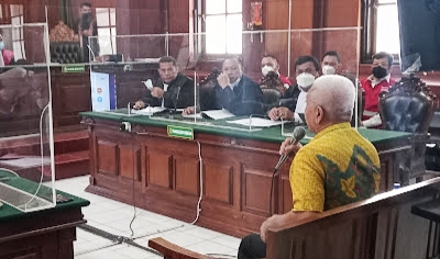 Ahli Pidana, Akhiar Salmi SH MH dari Universitas Indonesia  dihadirkan oleh Ketua Tim Penasehat Hukum terdakwa Appe Hamongan Hutauruk SH dalam sidang dugaan perkara penipuan investasi berkedok robot trading Viral Blast Global di pengadilan negeri Surabaya