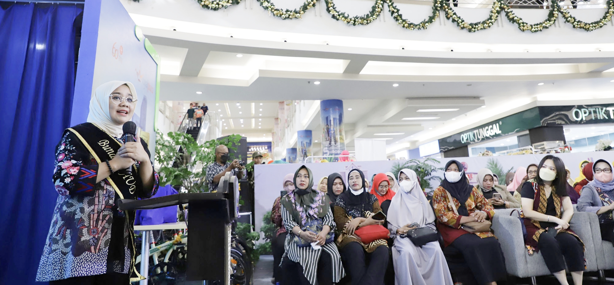 Pemkot Surabaya dan Ketua Bunda Paud Surabaya Rini Indriyani bersama Royal Plaza menggelar Sosialisasi Pencegahan Kekerasan Seksual terhadap Anak Usia Dini untuk Guru/Pendidik Paud dan membuka kegiatan Suroboyo Week 2022