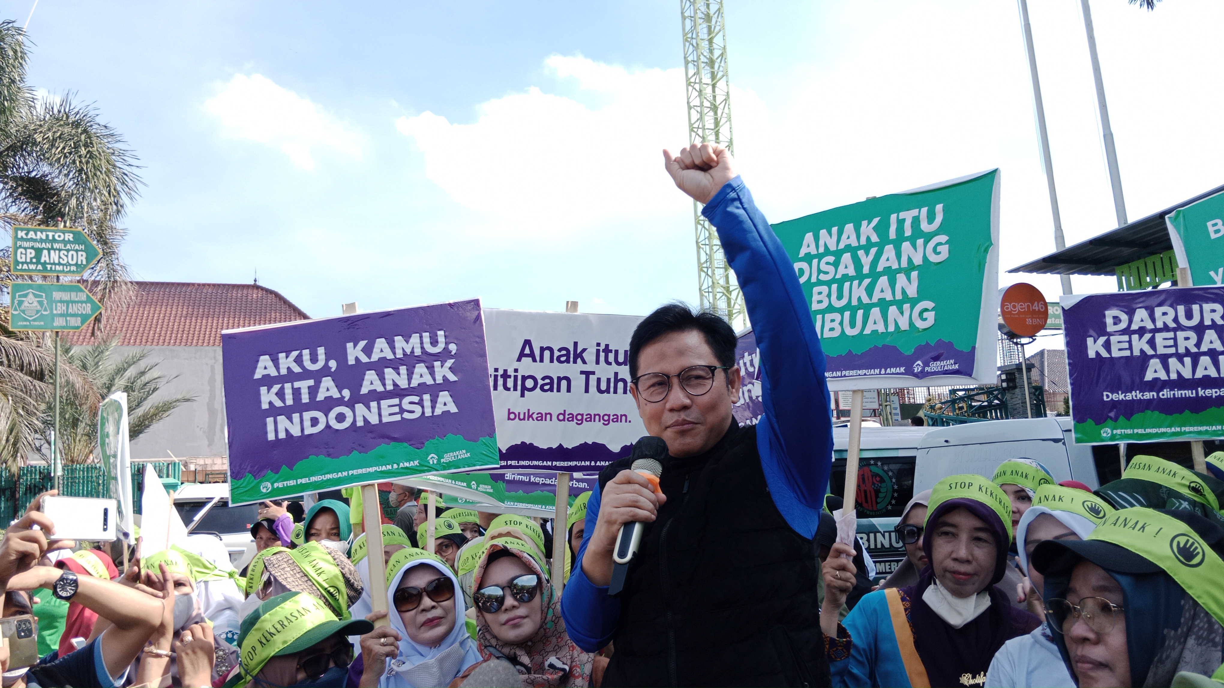 Ketua Umum Partai Kebangkitan Bangsa (PKB) Muhaimin Iskandar menggelorakan stop kekerasan pada anak dan perempuan di Surabaya, Minggu (22/1) pagi. 
