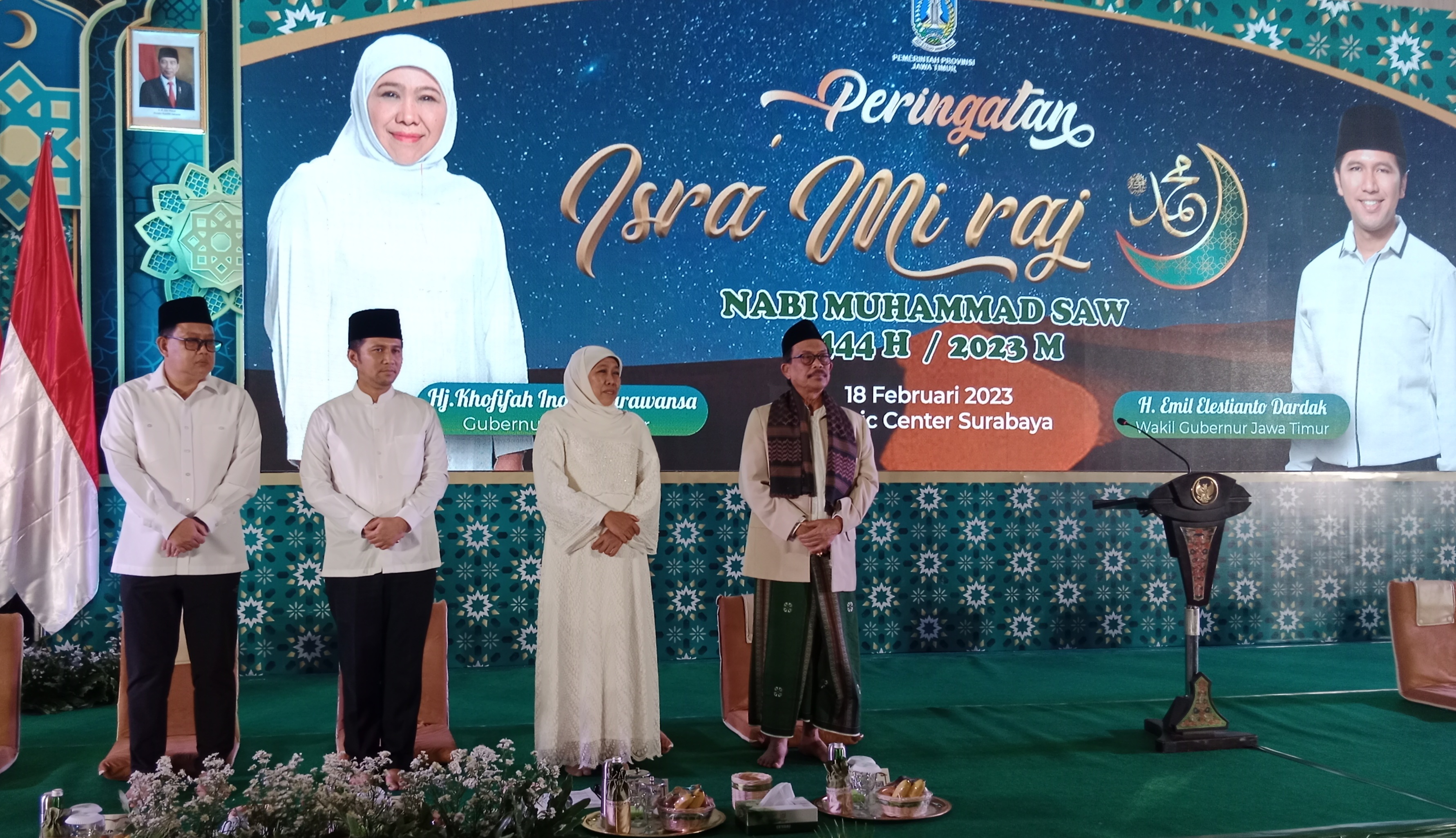 Gubernur Khofifah saat menghadiri Peringatan Isra' Mi'raj di Islamic Center, Surabaya, Sabtu (18/2) malam.  