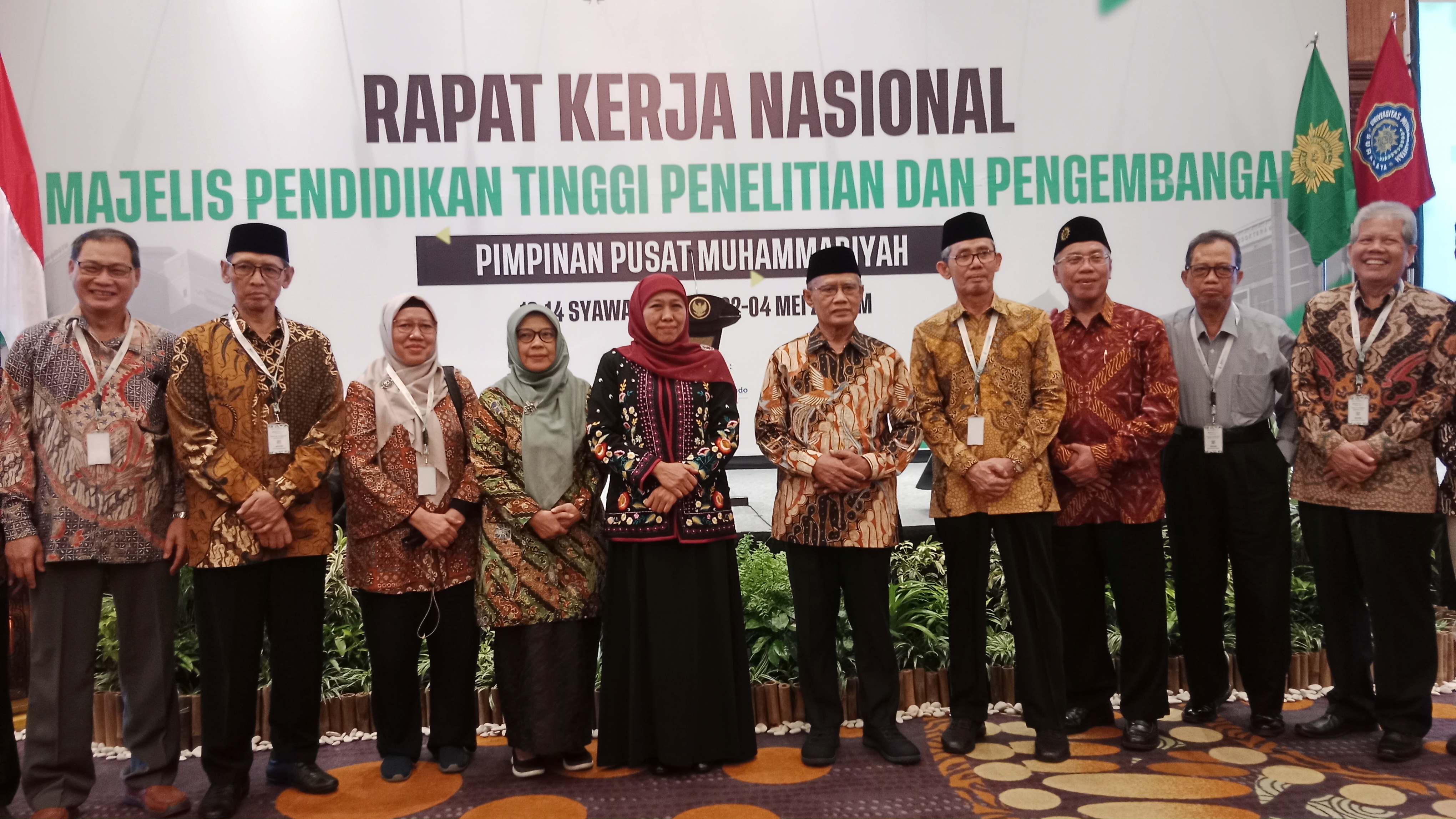 Gubernur Jawa Timur Khofifah Indar Parawansa menghadiri Rapat Kerja Nasional Majelis Pendidikan Tinggi Penelitian dan Pengembangan (Diktilitbang) PP Muhammadiyah, Selasa (2/5).