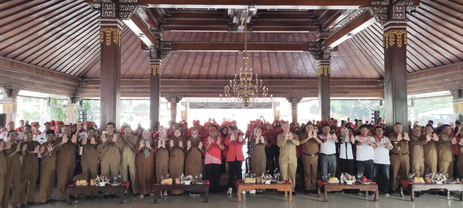 sebanyak 1.124 mahasiswa Universitas 17 Agustus 1945 Surabaya mengikuti acara pembukaan dan penyerahan peserta KKN Reguler Semester Genap 2022/2023 di Kabupaten Mojokerto