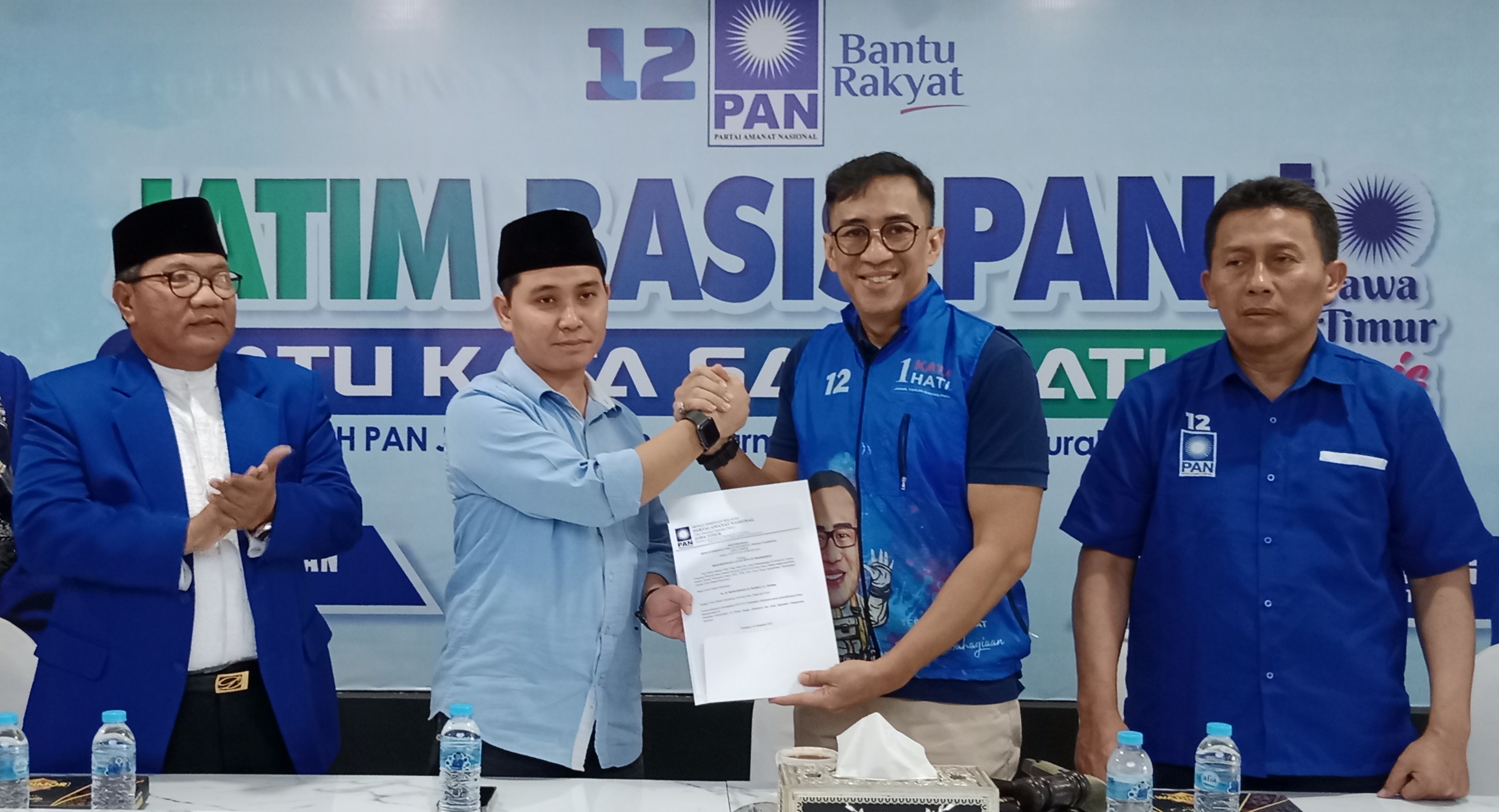 Wakil Bupati Mojokerto, Muhammad Al Barra saat menerima rekomendasi rekomendasi s bagai calon bupati Mojokerto 2024 dilakukan oleh Ketua DPW PAN Jatim, Ahmad Rizki Sadig, Selasa sore (27/12/2023