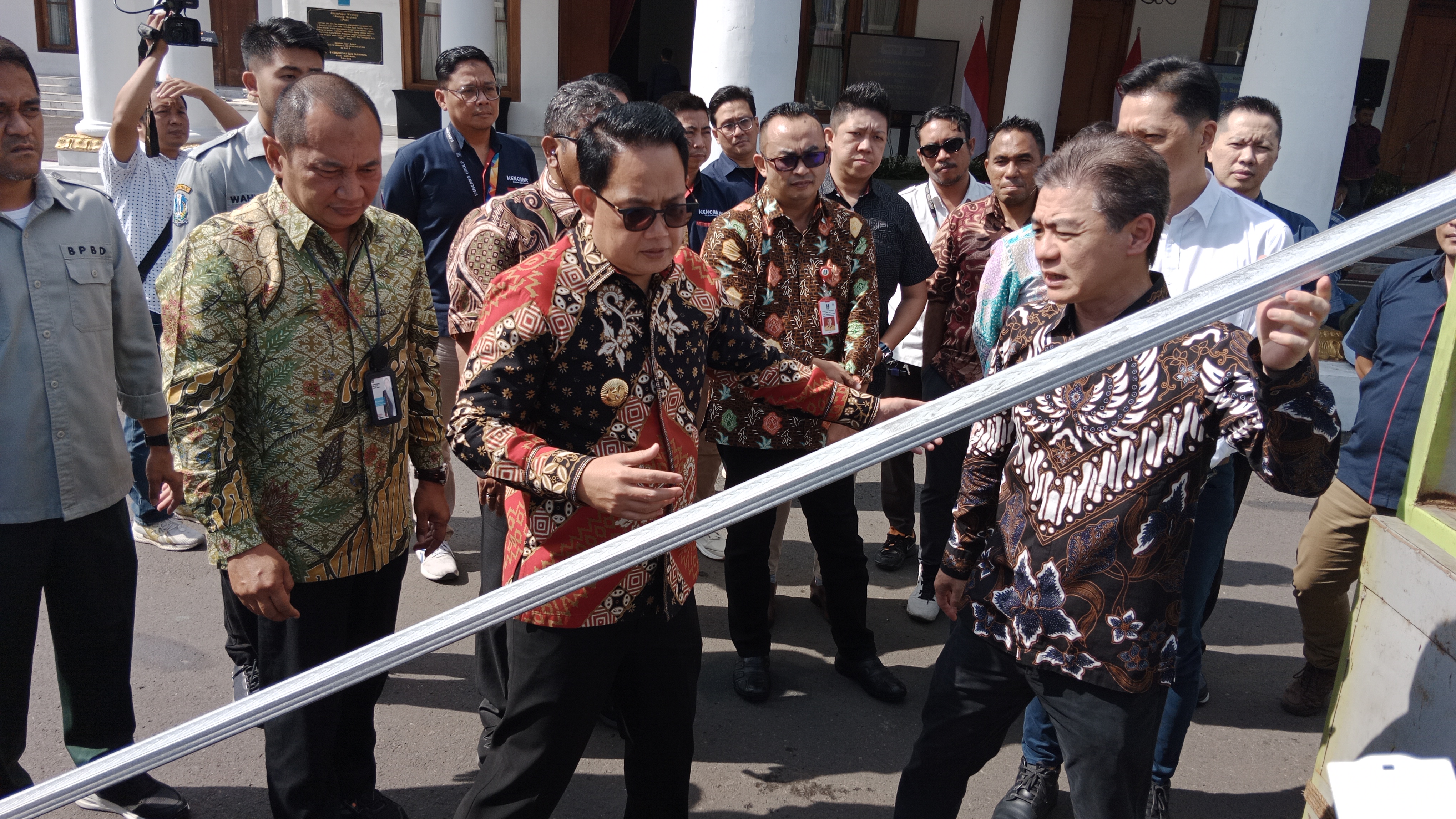 Pemerintah Provinsi Jawa Timur Terima Bantuan Baja Ringan untuk Warga Bawean
