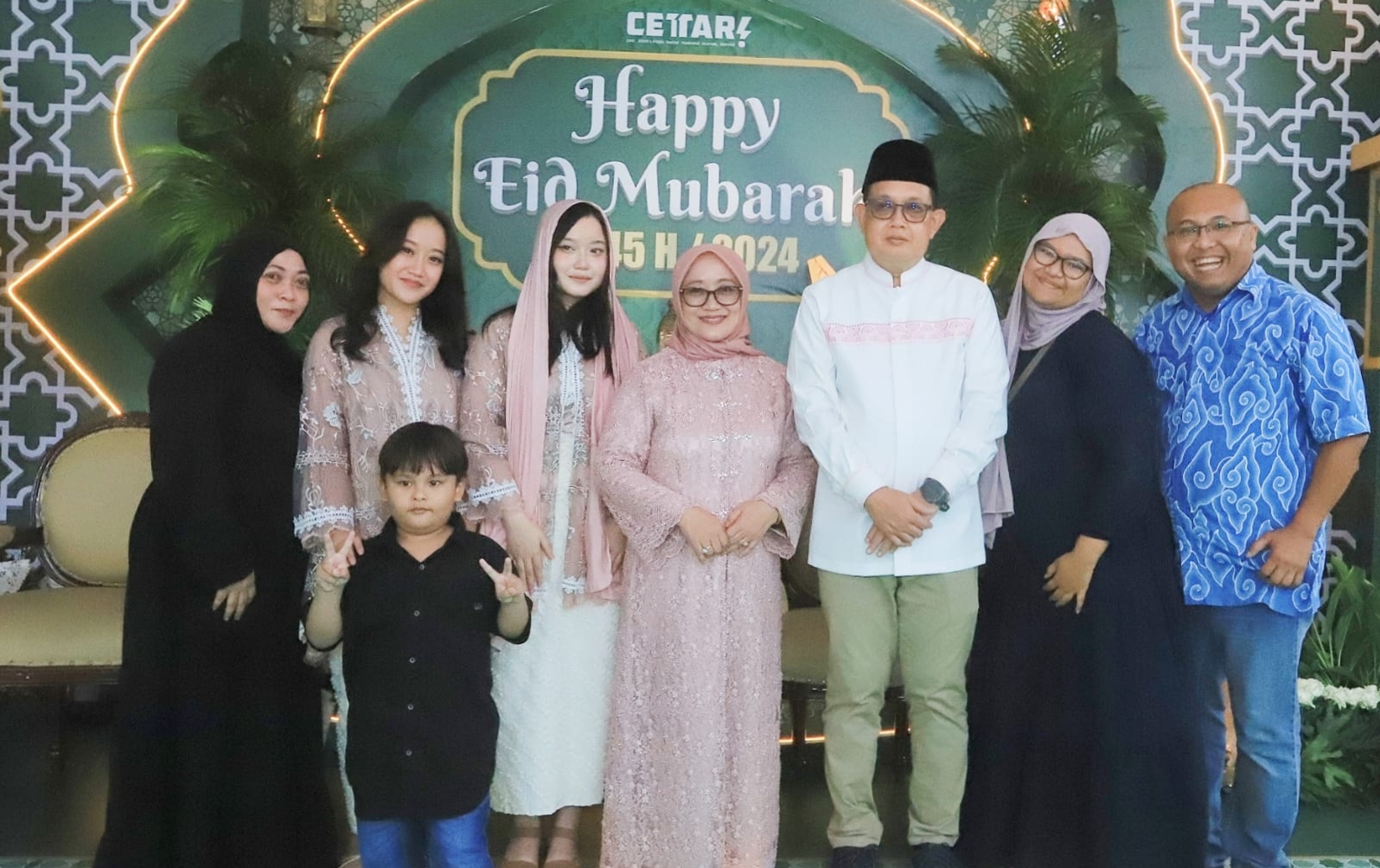 Pj Gubernur Jawa Timur Adhy Karyono menggelar _Open House_ di hari pertama Idul Fitri 1445 H untuk Forkopimda, Kepala Perangkat Daerah, dan masyarakat umum di Gedung Negara Grahadi Surabaya pada Rabu (10/4).