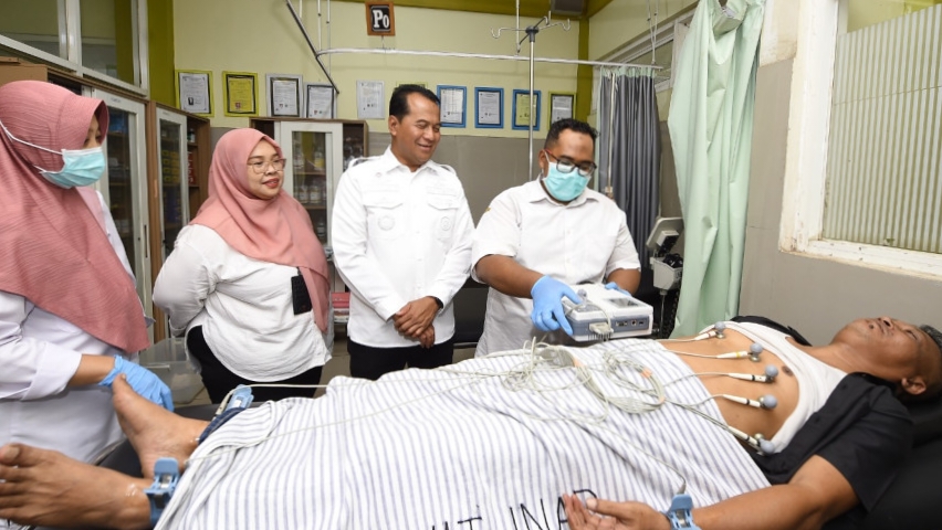 Penjabat (Pj) Bupati Pasuruan, Nurkholis, melakukan monitoring langsung ke UPT Puskesmas Winongan