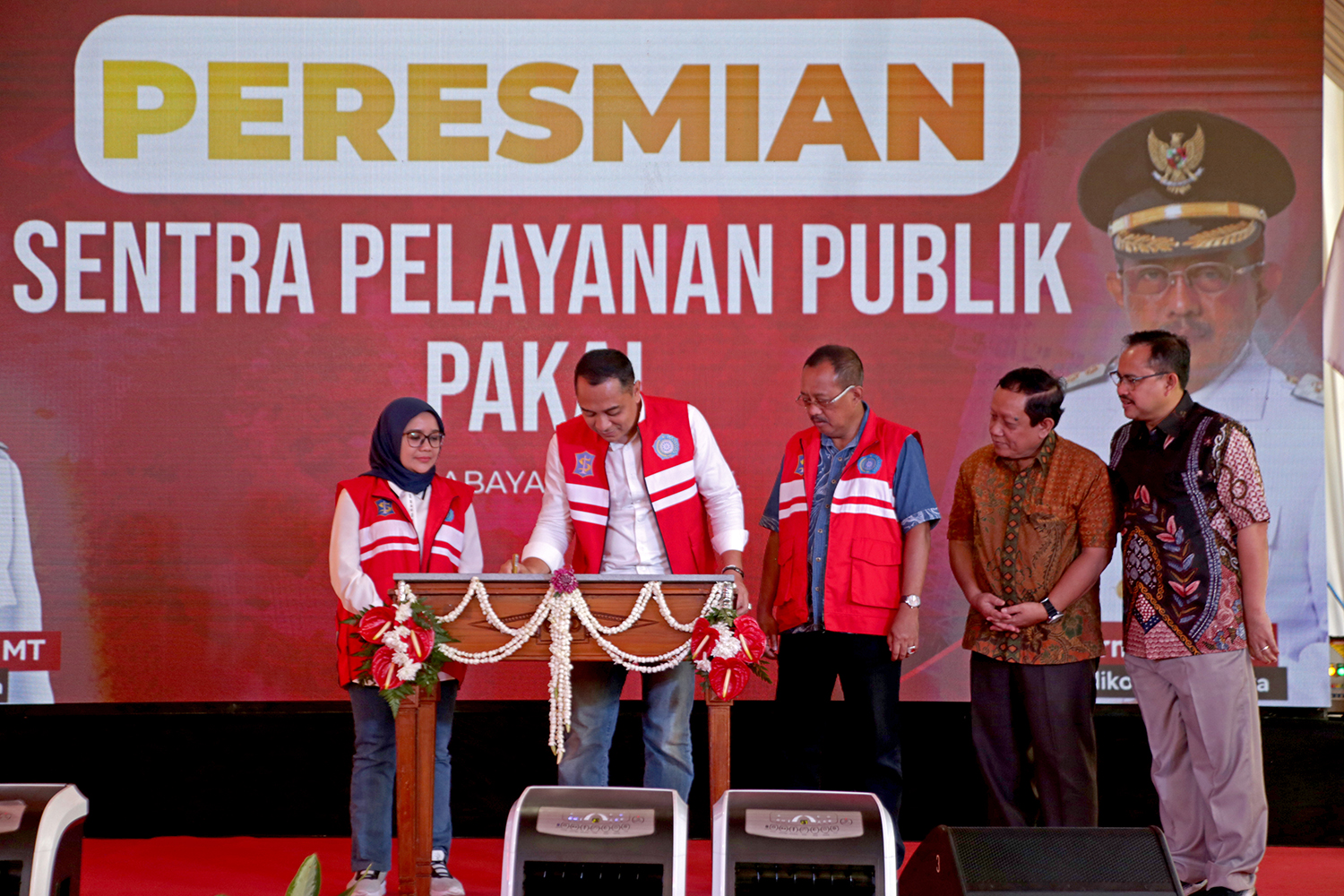 Wali Kota Surabaya Eri Cahyadi kembali meresmikan Sentra Pelayanan Publik di Pakal, tepatnya di Taman Cahaya Pakal, Surabaya, Sabtu (18/5/2024). 