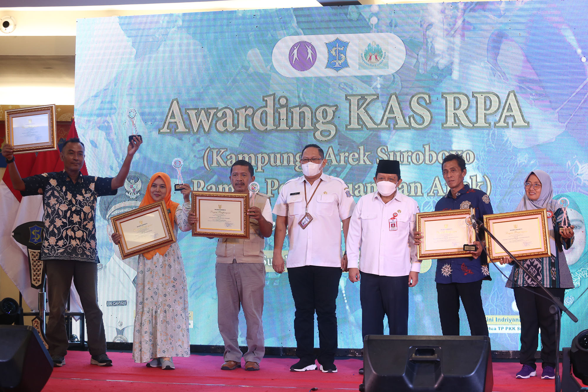 Pemkot Surabaya membangun sinergi melalui Awarding Kampung Arek Suroboyo Ramah Perempuan dan Anak (KAS RPA) di Royal Plaza, Rabu (16/11/2022). 