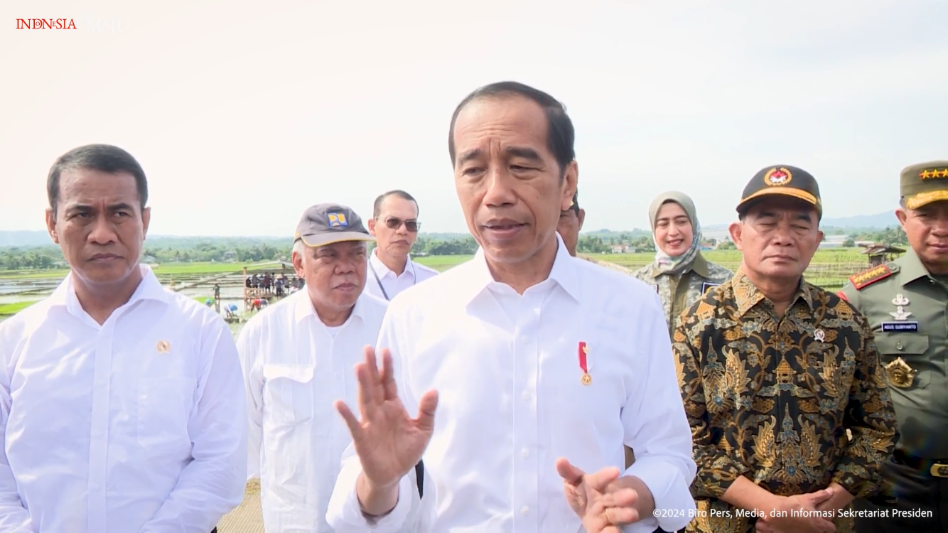 Keterangan Pers Presiden Republik Indonesia Usai Penanaman Padi Bersama di Kecamatan Kalibogor, Kabupaten Banyumas, Provinsi Jawa Tengah pada Rabu (03/01/24).

