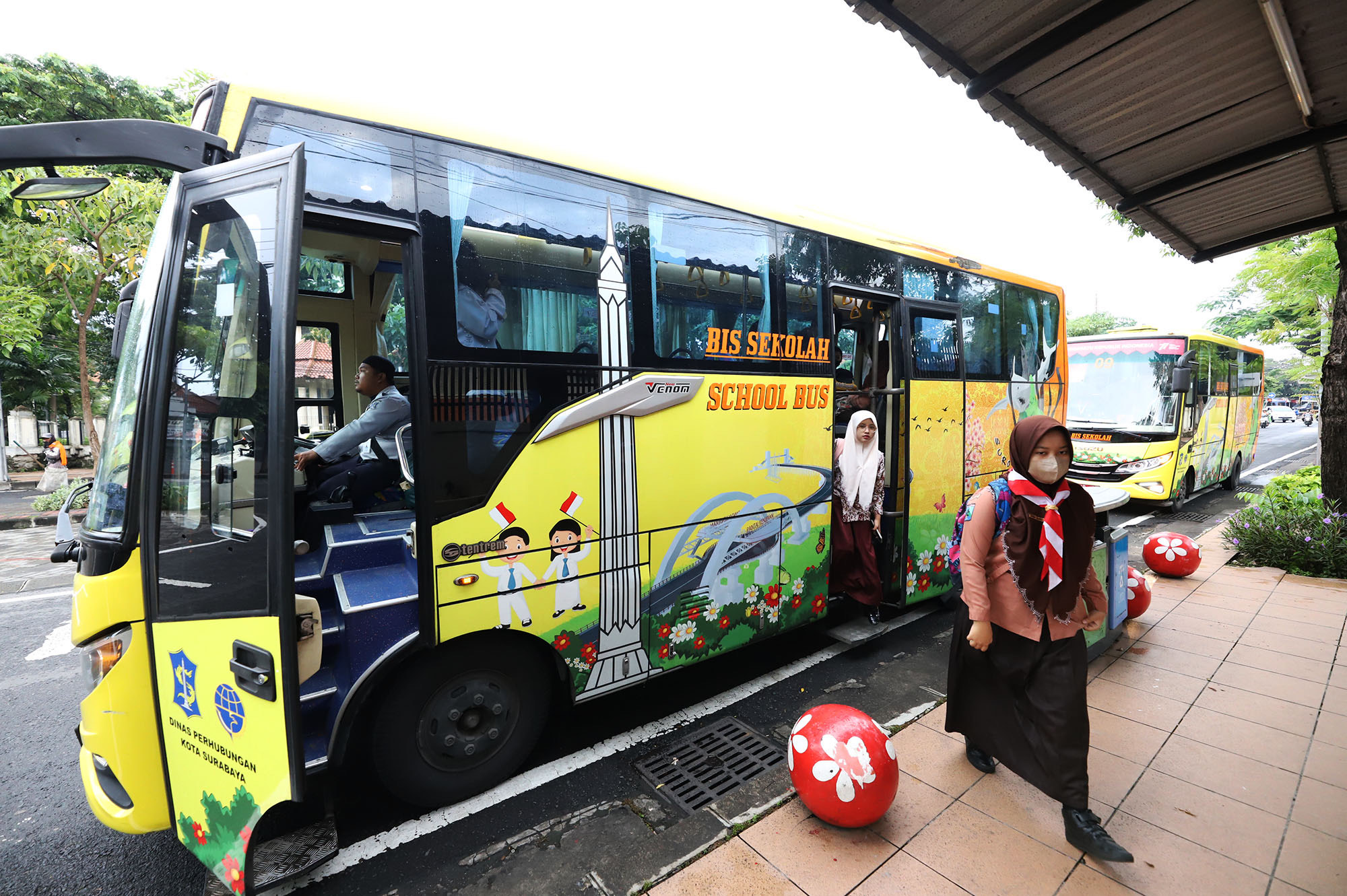 Pemkot Surabaya berkomitmen penuh dalam menyediakan layanan dan fasilitas transportasi yang ramah, aman, dan  nyaman bagi pelajar