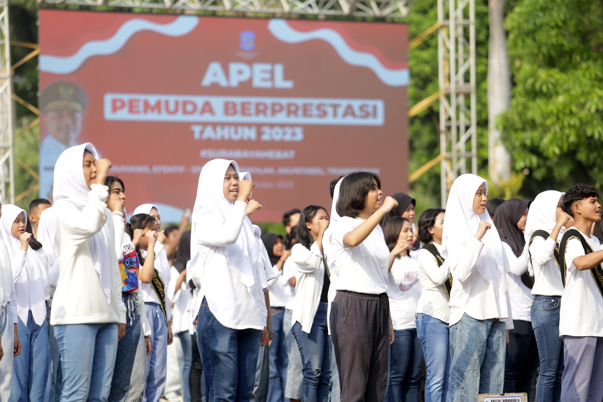 Apel 1.145 pemuda untuk berpartisipasi menjadi Duta Pemerintah Kota (Pemkot) Surabaya  di halaman Balai Kota, Sabtu (7/10/2023). 