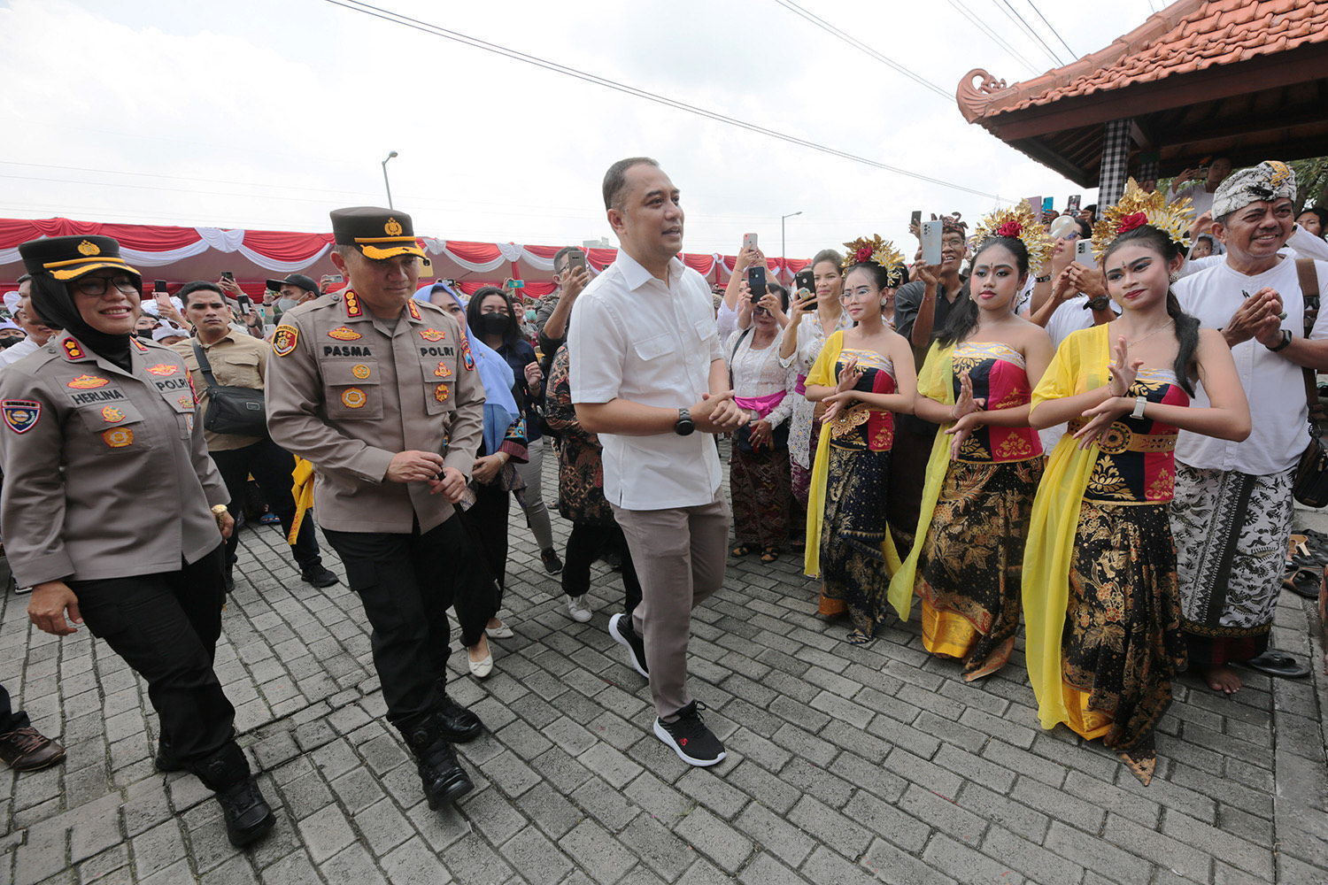 Pemkot) Surabaya berkomitmen penuh dalam menjaga kenyamanan, keamanan, serta kemajemukan umat beragama.