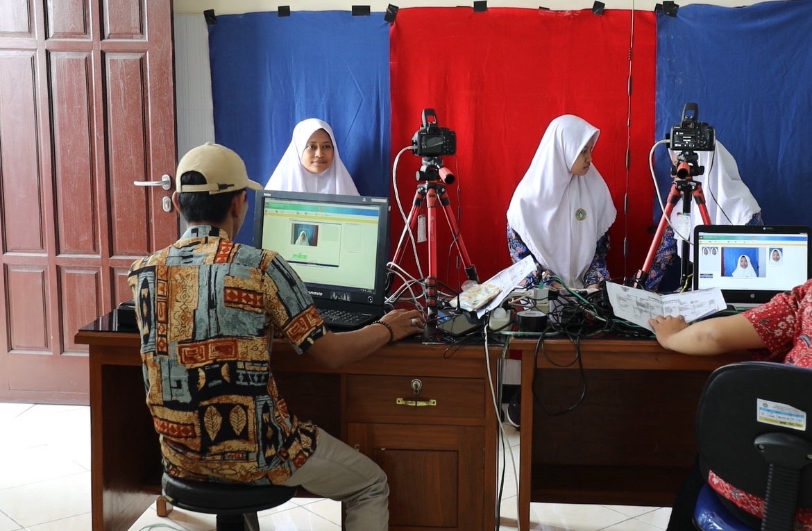 Disdukcapil) Surabaya menggencarkan pelayanan perekaman KTP-el bagi warga Kota Pahlawan