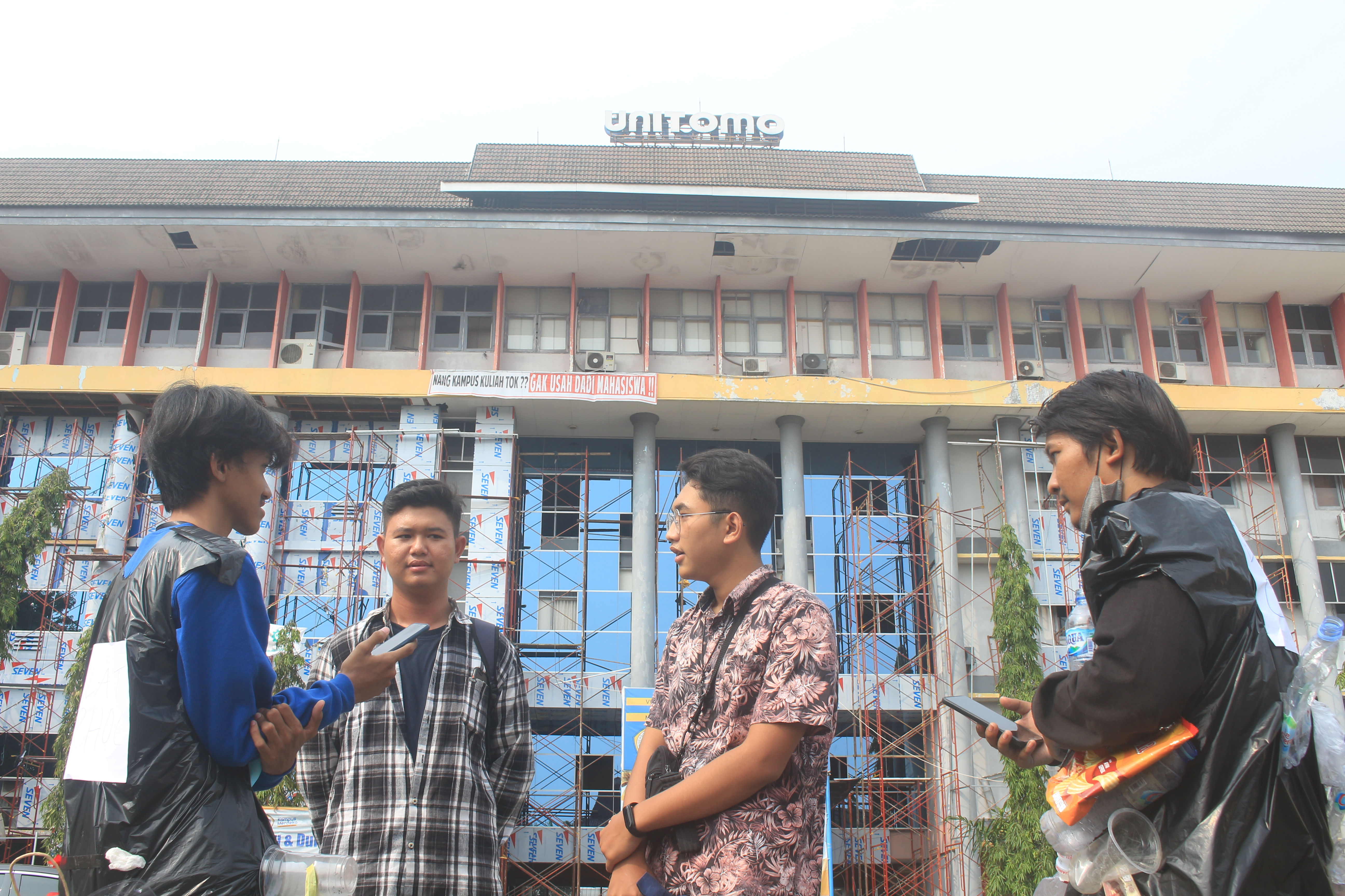 UKM fotografi Ciphoc Unitomo menyelenggarakan Pra Diklat calon anggota muda ciphoc angkatan 28 di Universitas Dr Soetomo, Surabaya, Jawa Timur, Kamis (1/12/2022).
