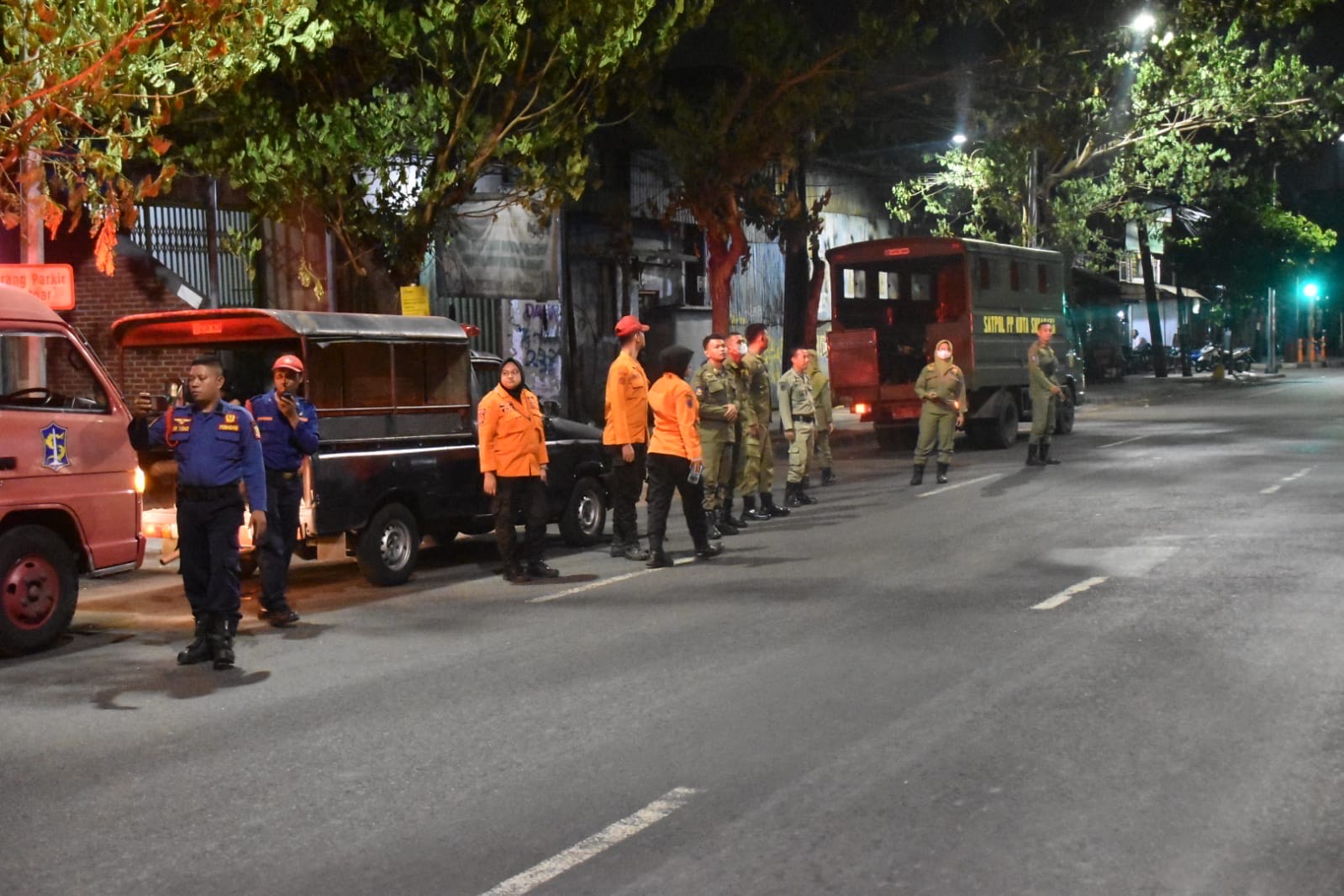 Pemkot Surabaya melalui Satpol PP, memasifkan operasi selama bulan Ramadan 1445 Hijriah. Ini dilakukan untuk menjaga keamanan dan ketertiban masyarakat 