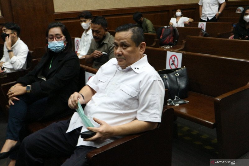 Mantan Kepala Divisi Hubungan Internasional Polri Inspektur Jenderal (Irjen) Napoleon Bonaparte dituntut 3 tahun penjara ditambah denda Rp100 juta subsider 6 bulan kurungan di pengadilan Tipikor Jakarta, Senin (15/2). (Desca Lidya Natalia)