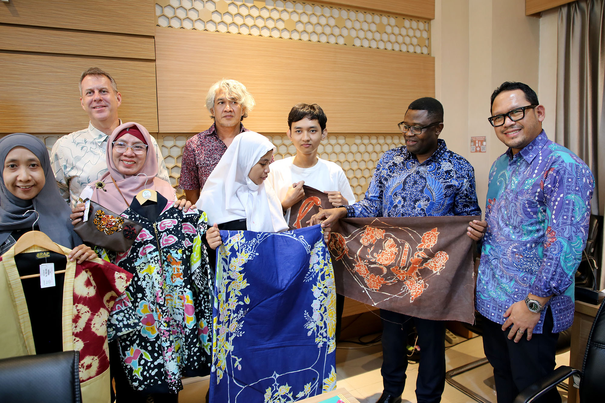 Melalui RAP, anak-anak berkebutuhan khusus (ABK) memiliki ruang untuk mengembangkan keterampilan dan kompetensinya. Bahkan, hasil karya anak-anak tersebut telah diminati oleh pasar.