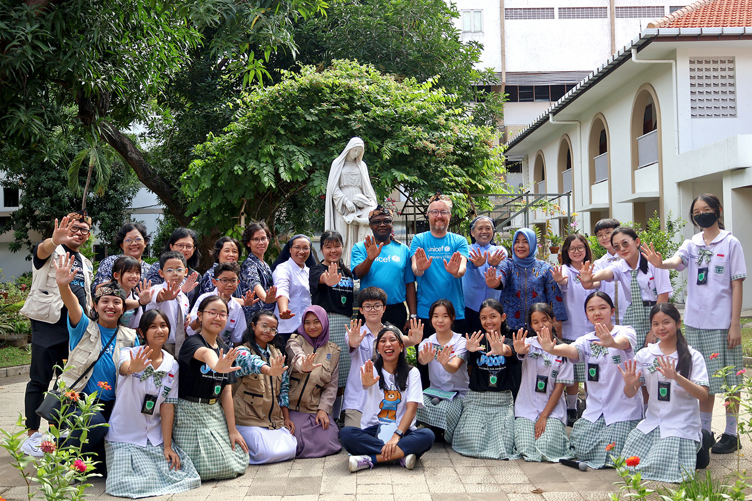 pelajar Surabaya mengkampanyekan pencegahan OCSEA di hadapan United Nations Children’s Fund (UNICEF)