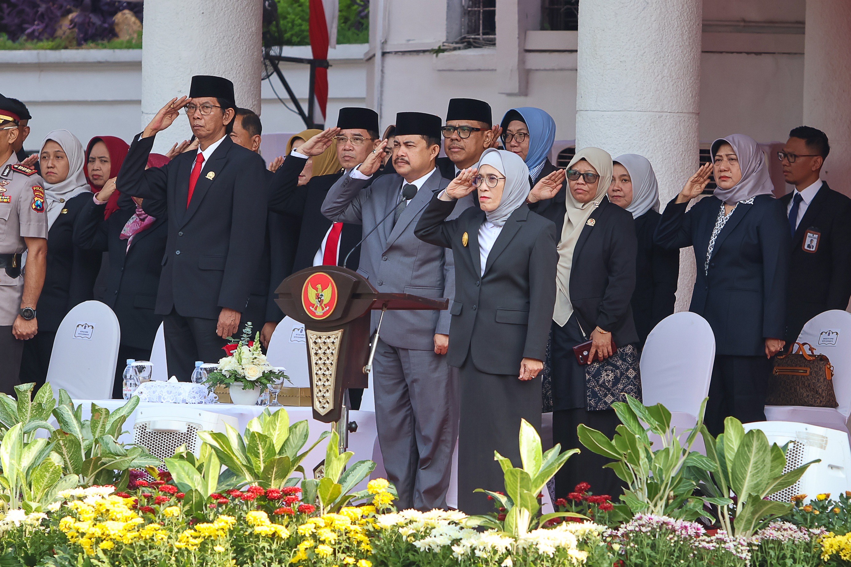 Dalam rangka peringatan HUT ke79  Pemerintah Provinsi Jawa Timur, Pemerintah Kota (Pemkot) Surabaya menggelar upacara di Halaman Balai Kota Surabaya pada Senin, 14 Oktober 2024