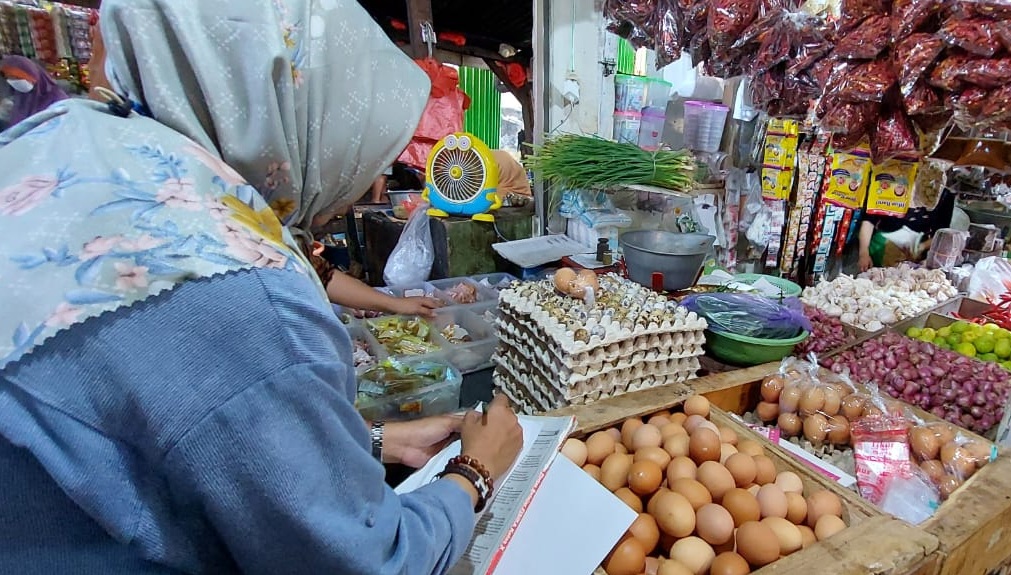 Pemkot Surabaya menjalin Kerjasama Antar Daerah dengan sejumlah produsen di Jawa Timur untuk menekan harga Bahan Pokok. Kerjasama dilakukan melalui skema Bisnis to Bisnis dengan cara mempertemukan langsung produsen dan pedagang.