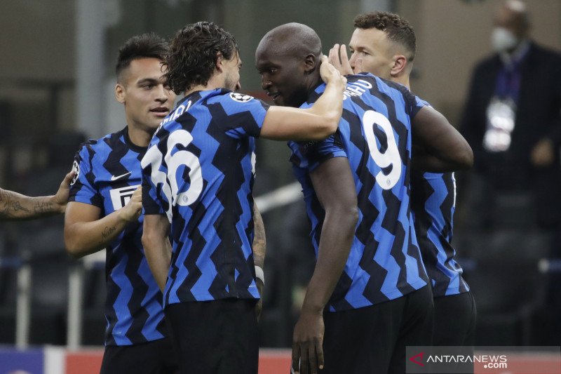 Romelu Lukaku nomor punggung 9 menyumbang satu gol bagi Inter. ant