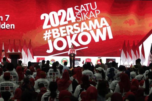  Presiden Jokowi dalam acara silaturahmi relawan di Gedung E-Convention Ancol, Jakarta Utara, Sabtu 11 Juni 2022.