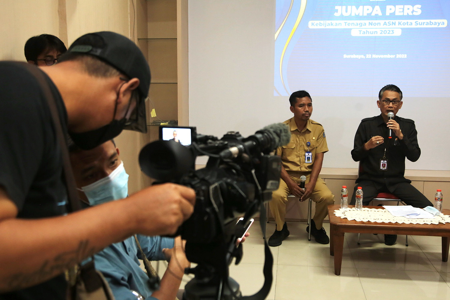 Kepala Badan Kepegawaian dan Pengembangan Sumber Daya Manusia (BKPSDM) Kota Surabaya saat jumpa pers di Gedung Eks Bagian Humas Pemkot Surabaya, Selasa (22/11/2022).