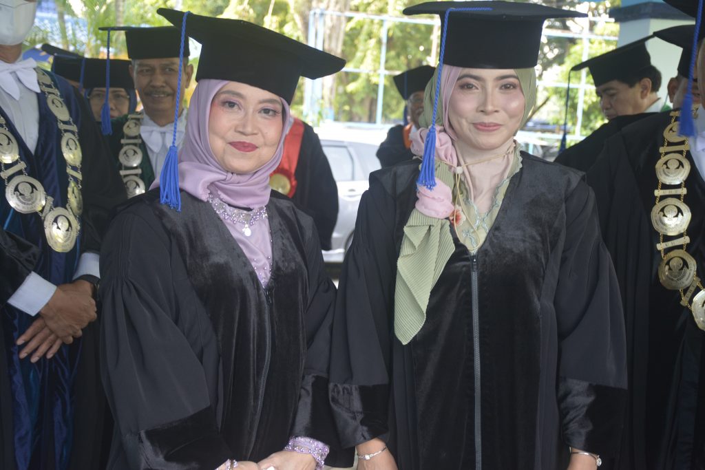 Prof. Dr. Noengki Prameswari., drg., M.Kes  dan Prof. Dr. Ninis Trisyani, M.P