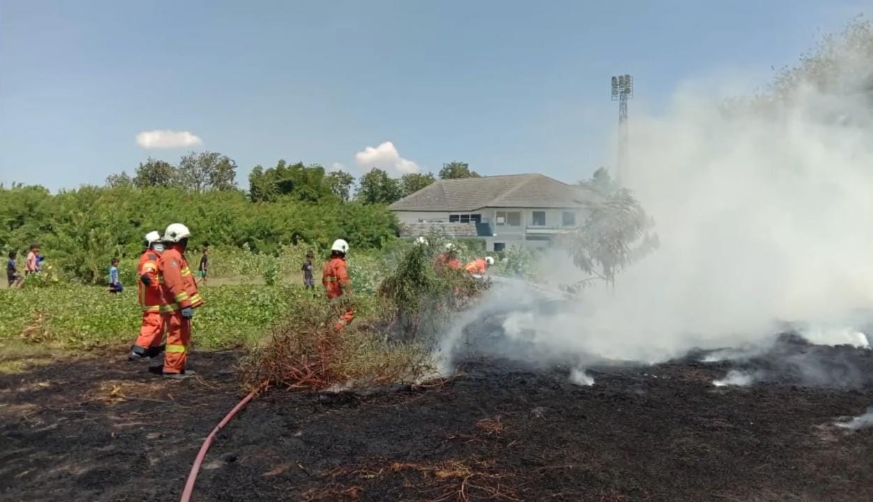 Pemkot Surabaya mengimbau masyarakat agar tidak sembarangan membakar sampah atau alang-alang di lahan terbuka. Sebab, hal itu dapat menyebabkan terjadinya kebakaran. 