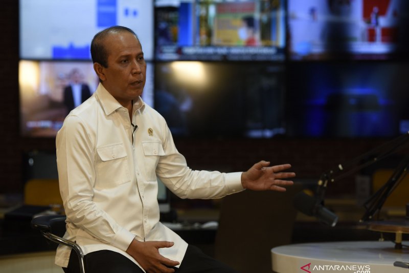 Kepala BNPT Komjen Pol. Boy Rafli Amar memberi keterangan ketika berkunjung ke redaksi Kantor Berita Antara, Jakarta, Senin (22/6/2022). (ANTARA FOTO/Saptono)

