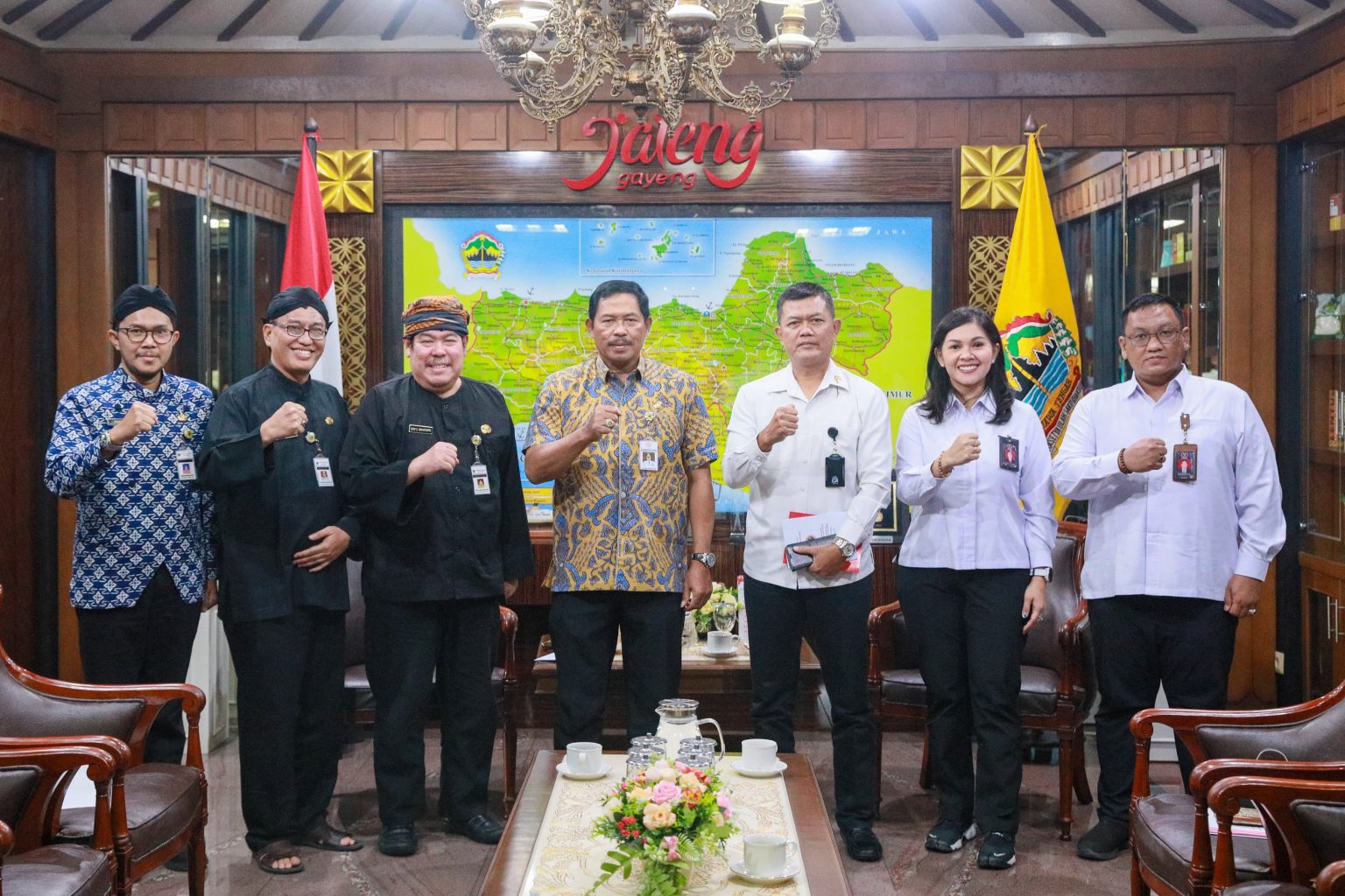 Nana Sudjana, saat menerima kunjungan Direktur Perlindungan BNPT Brigjen Pol Imam Margono bersama jajaran Subdit Pemulihan Korban Aksi Terorisme di kantornya, Kamis (4/7/2024).
