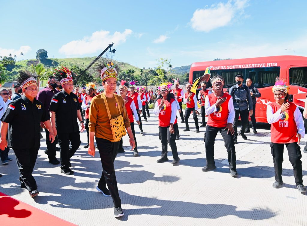 Presiden Joko Widodo meresmikan Papua Youth Creative Hub (PYCH) di Kota Jayapura, pada Selasa, 21 Maret 2023. Foto: BPMI Setpres/Laily Rachev