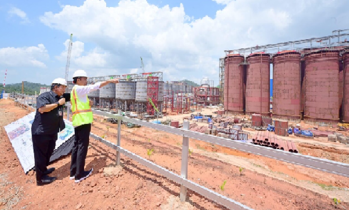 Presiden Joko Widodo melakukan peninjauan langsung ke Smelter Grade Alumina Refinery (SGAR) di Kabupaten Mempawah, Provinsi Kalimantan Barat, pada Rabu, 20 Maret 2024. Foto: BPMI Setpres/Muchlis Jr