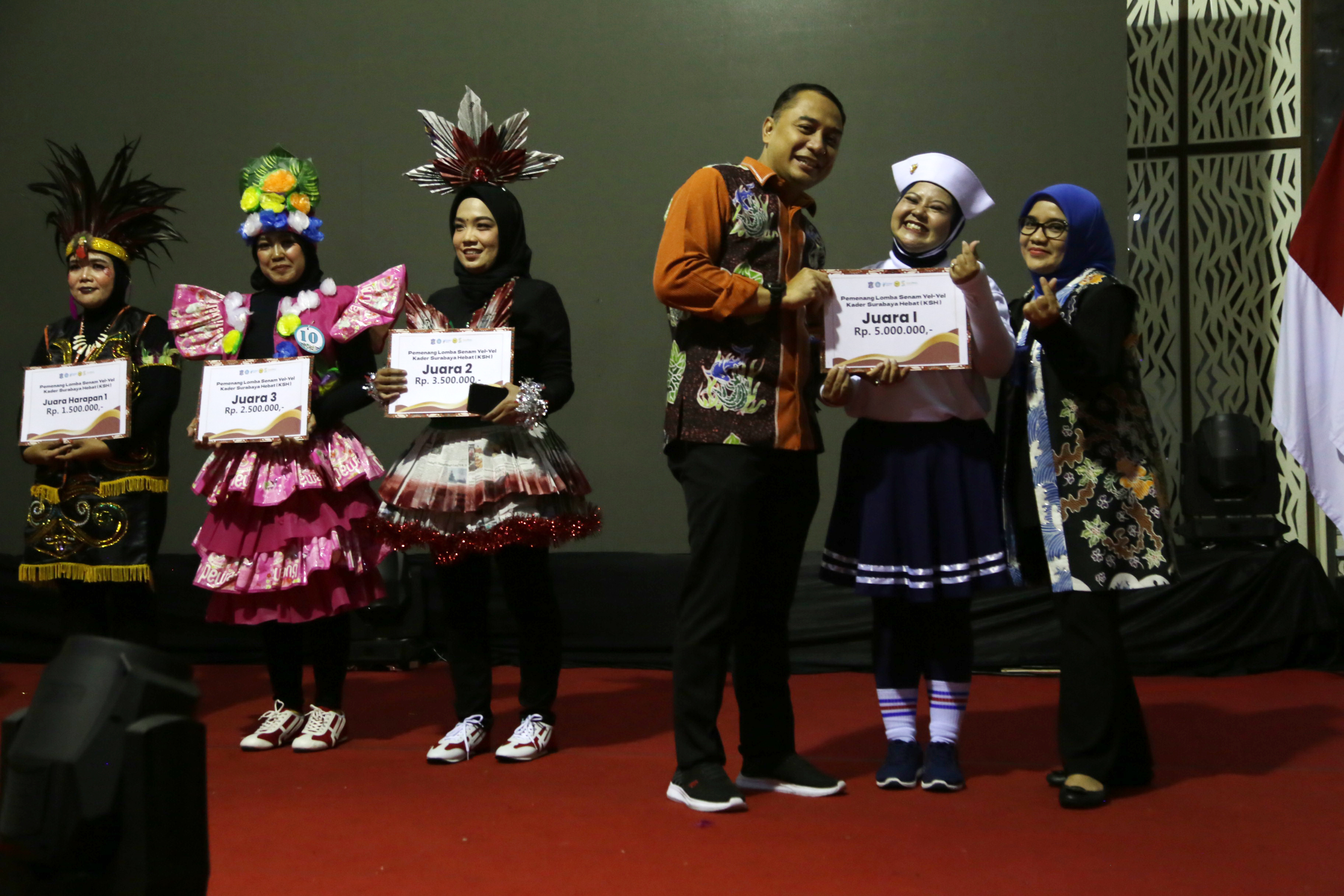 Wali Kota Surabaya Eri Cahyadi saat menghadiri  lomba senam, yel-yel dan video instagram Germas (Gerakan Masyarakat Hidup Sehat) antar Kader Surabaya Hebat (KSH), Selasa (10/10/2023). 