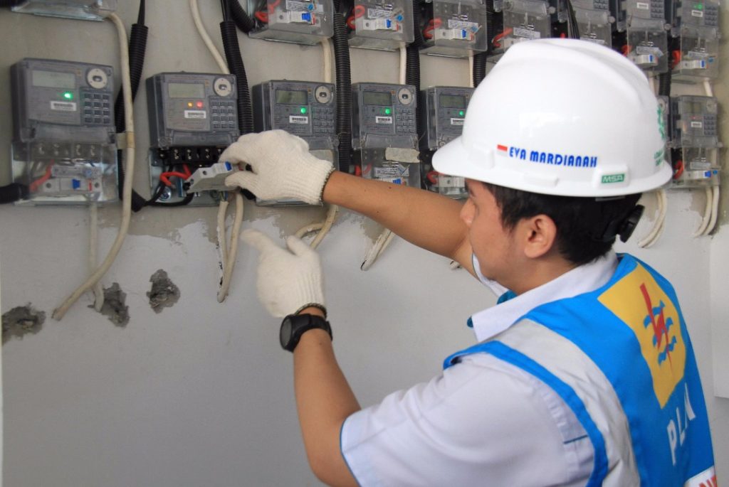 Pemerintah bersama Komisi VII DPR RI menyepakati untuk meningkatkan jumlah bantuan sambungan listrik baru untuk masyarakat kurang mampu menjadi 83.000 rumah tangga (RT) pada tahun 2023.