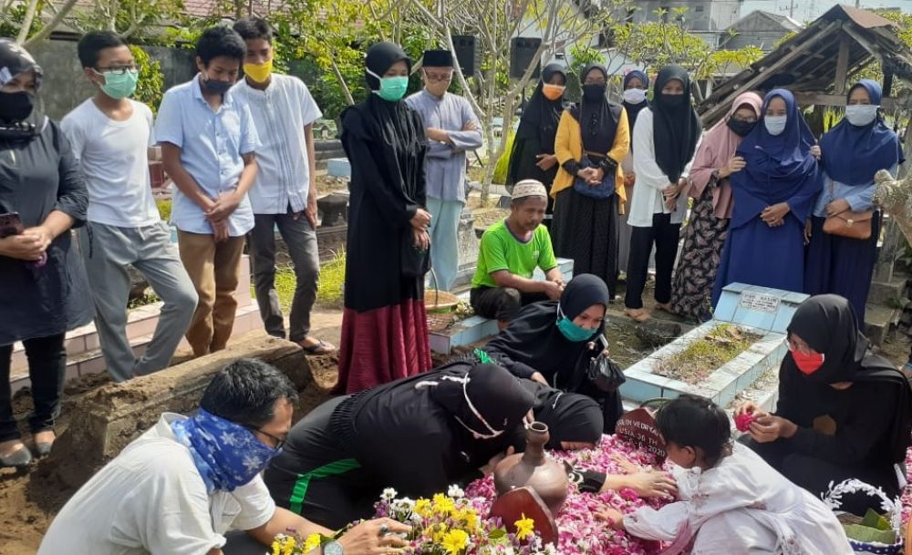 Pemakaman jenazah almarhum Kapten CPN Freddy Vembryanto Nugroho (Foto: HMP/Daru)