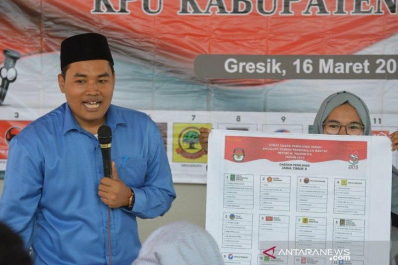 Makmun, Anggota KPU Gresik Divisi Sosialisasi dan SDM. ant