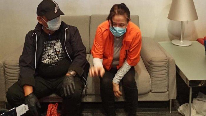 Pelaku pembobolan Bank BNI Maria Pauline Lumowa (kanan) tiba di Bandara Internasional Soekarno-Hatta, Tangerang, Banten, Kamis (9/7/2020) siang. (FOTO HMP/IST)