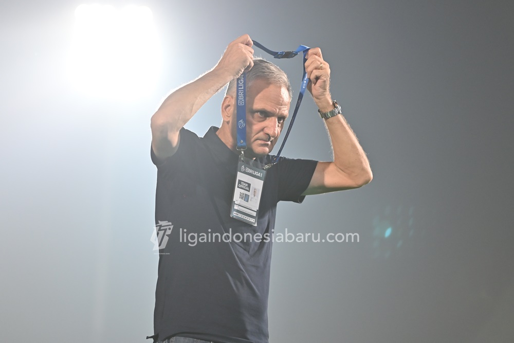  PSS secara resmi telah menunjuk asisten pelatih, Bertrand Crasson sebagai pelatih kepala PSS yang baru menggantikan Marian Mihail