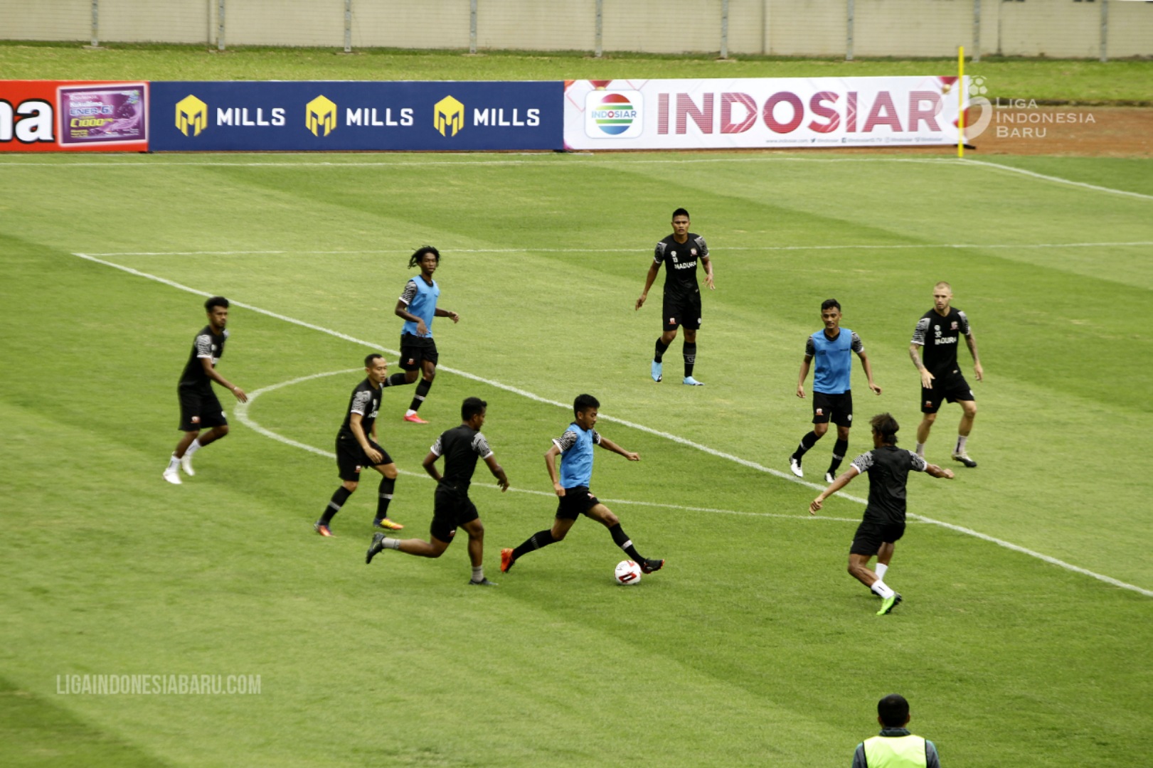 Madura United dalam sesi latihan. LIB