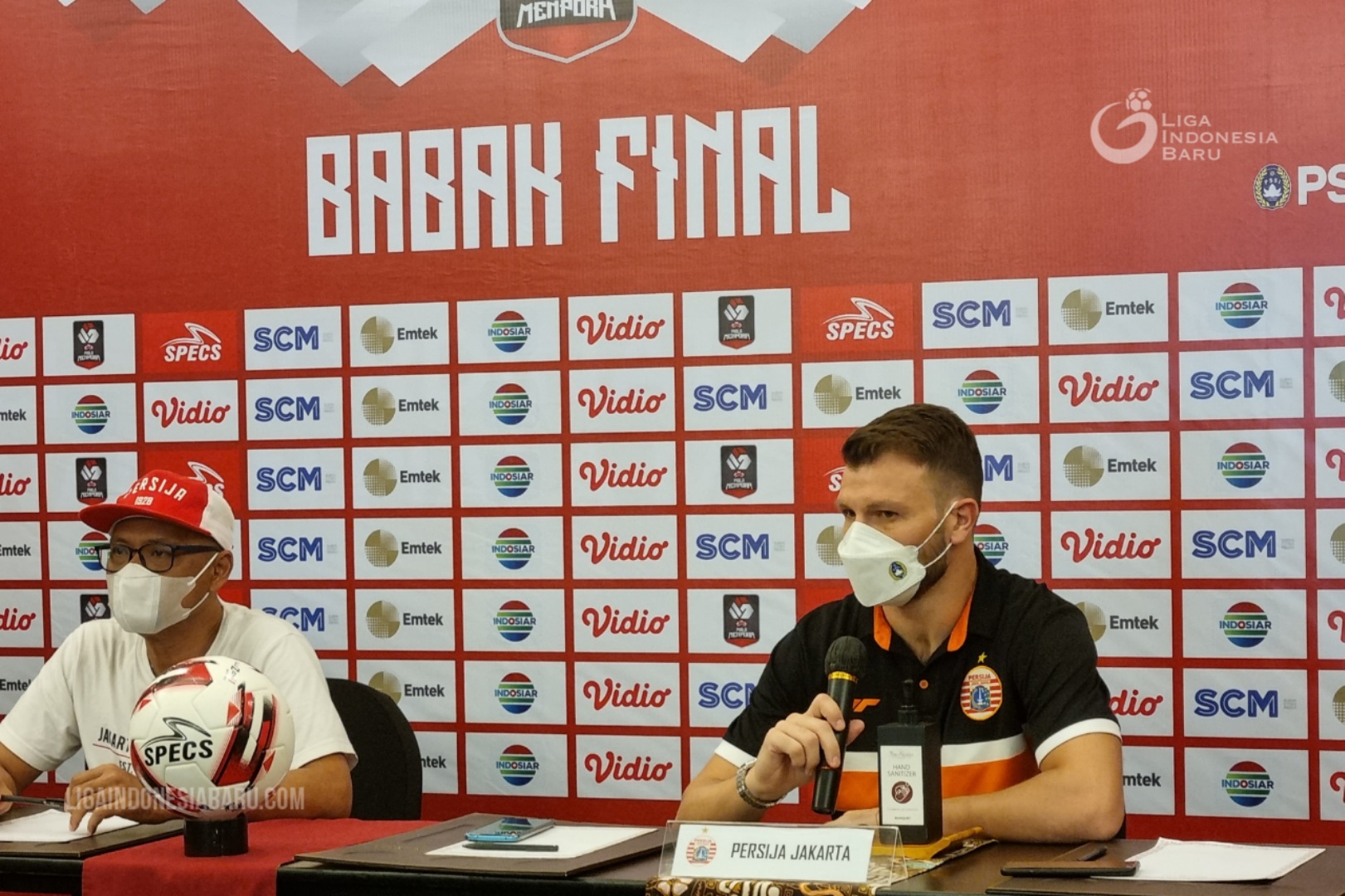 Marco Motta wing back Persija dalam sesi press conference. LIB