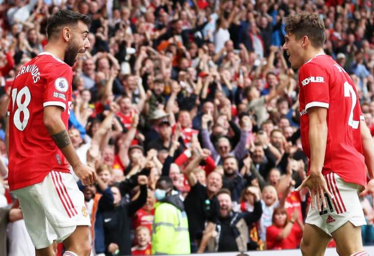 Bruno Fernandes (kiri) tampil cemerlang dengan mencetak hat-trick. MANCHESTER UNITED.